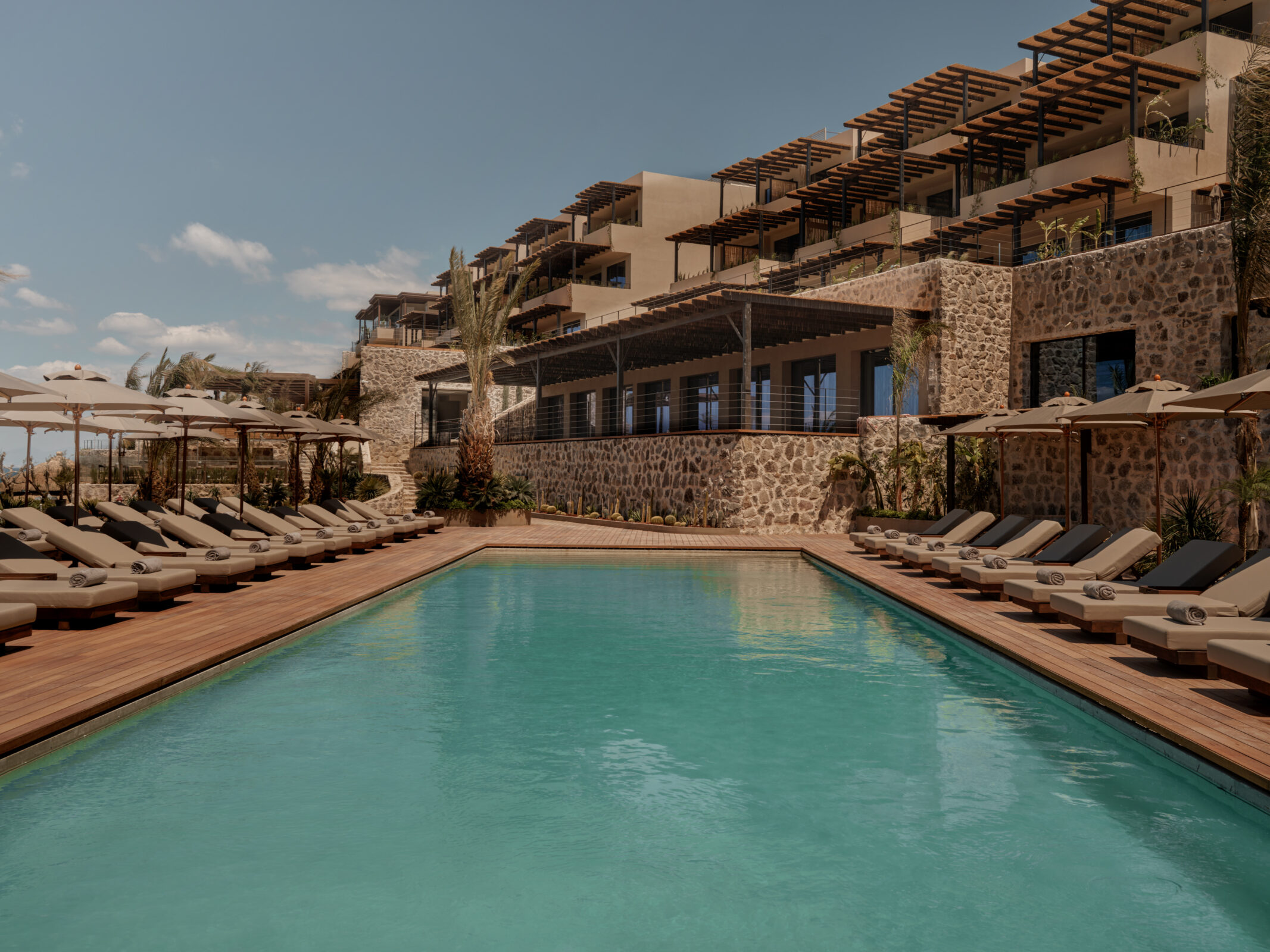 oku bodrum luxury hotel five star turkiye swimming pool friendly service sun beds food cocktails sea view